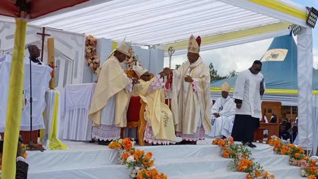 Diocèse de Wamba : Mgr Emmanuel Ngona entre officiellement en fonction, sous l’autorité du cardinal Ambongo