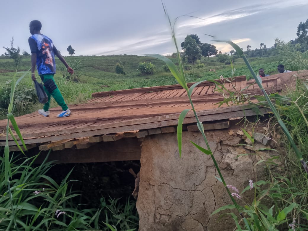 Alerte : le pont Awino menace de s’effondrer, trafic suspendu dans la chefferie des Djukoth