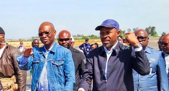 Ebola en ituri : le gouvernement congolais intensifie la riposte, Samuel Roger Kamba et Patrick Muyaya sur le terrain