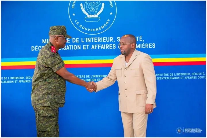 RDC : avant sa prise de fonctions, le gouverneur militaire de l&rsquo;Ituri Général-Major Gaby Kasongo reçoit les instructions du gouvernement central