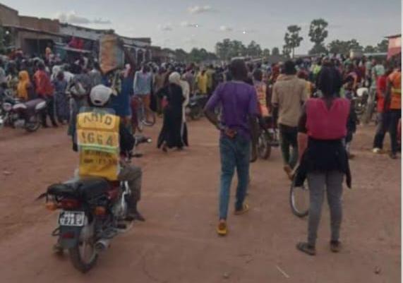 Beni : un triporteur percute un cortège funèbre, le cercueil endommagé