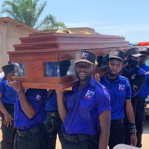 Ituri:Tué à Bunia par des inconnus,un agent de gardiennage du Groupe KBF enterré sous de vives émotions