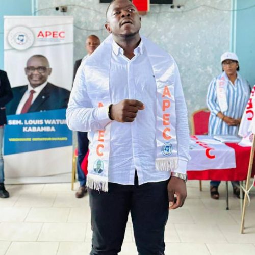 Politique:Le Secretaite Général UNYON PEWU du Parti Politique Apec sensibilise et enrole des nouveaux adhérents à Kinshasa