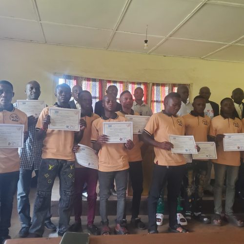 Irumu : 14 lauréats reçoivent leurs brevets à l’issue d’une formation en menuiserie à Nyankunde