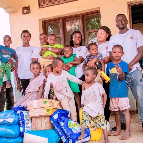 Bunia : l&rsquo;Association des Célibataires de l&rsquo;Ituri apporte une assistance en vivre et non vivre aux enfants orphelins de Saint Kizito
