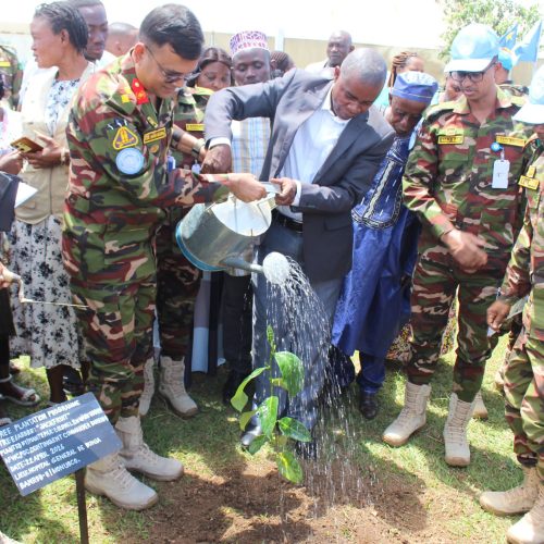 Bunia : le contingent bangladais de la MONUSCO (BANRDB-8) plante 200 arbres fruitiers pour célébrer la Journée mondiale de la Terre
