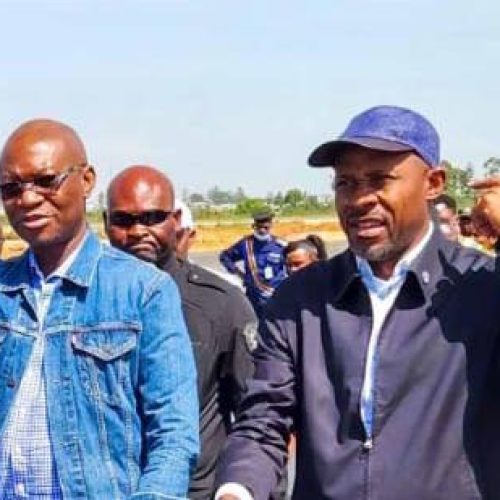 Ebola en ituri : le gouvernement congolais intensifie la riposte, Samuel Roger Kamba et Patrick Muyaya sur le terrain